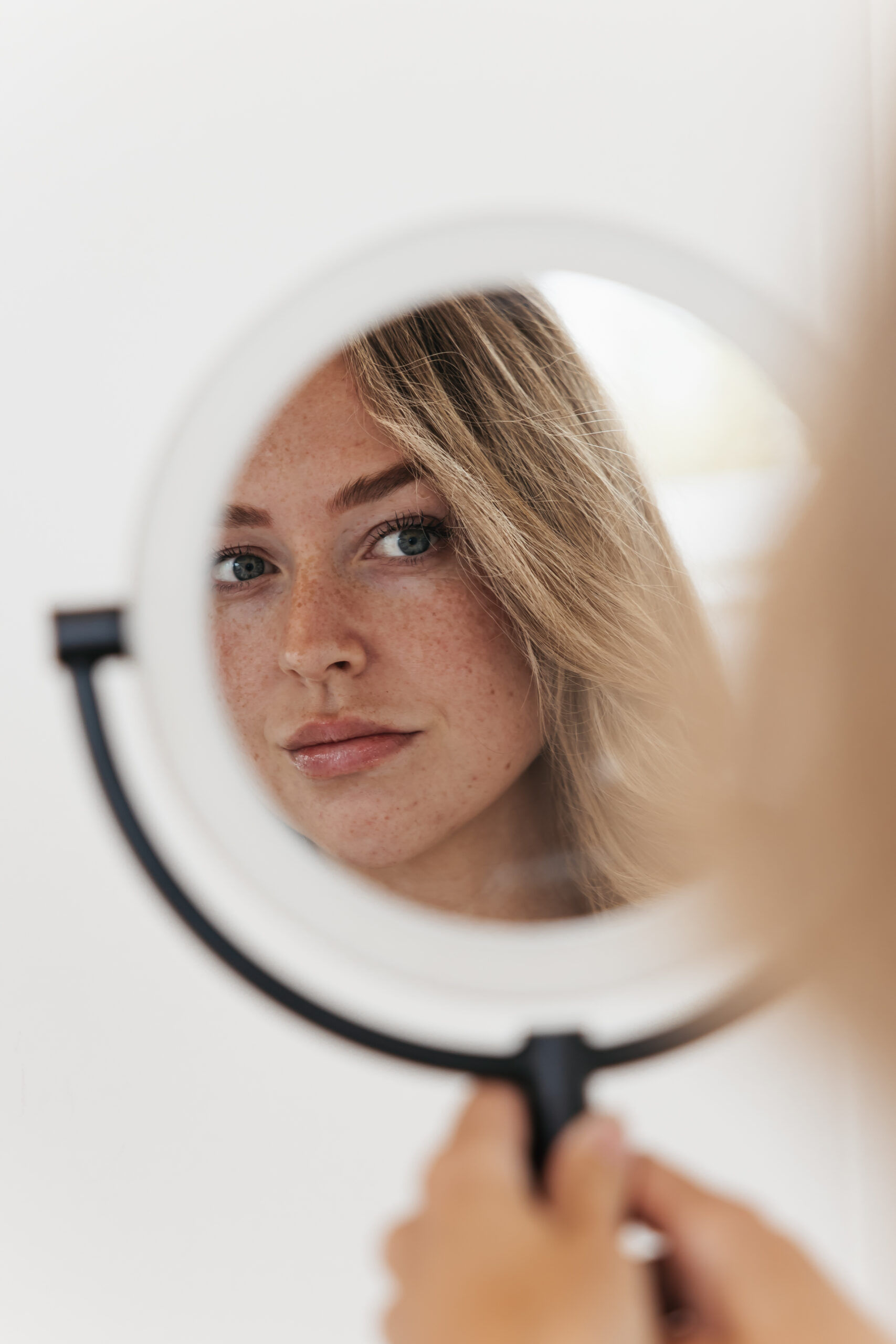 Dunne lippen naar lach